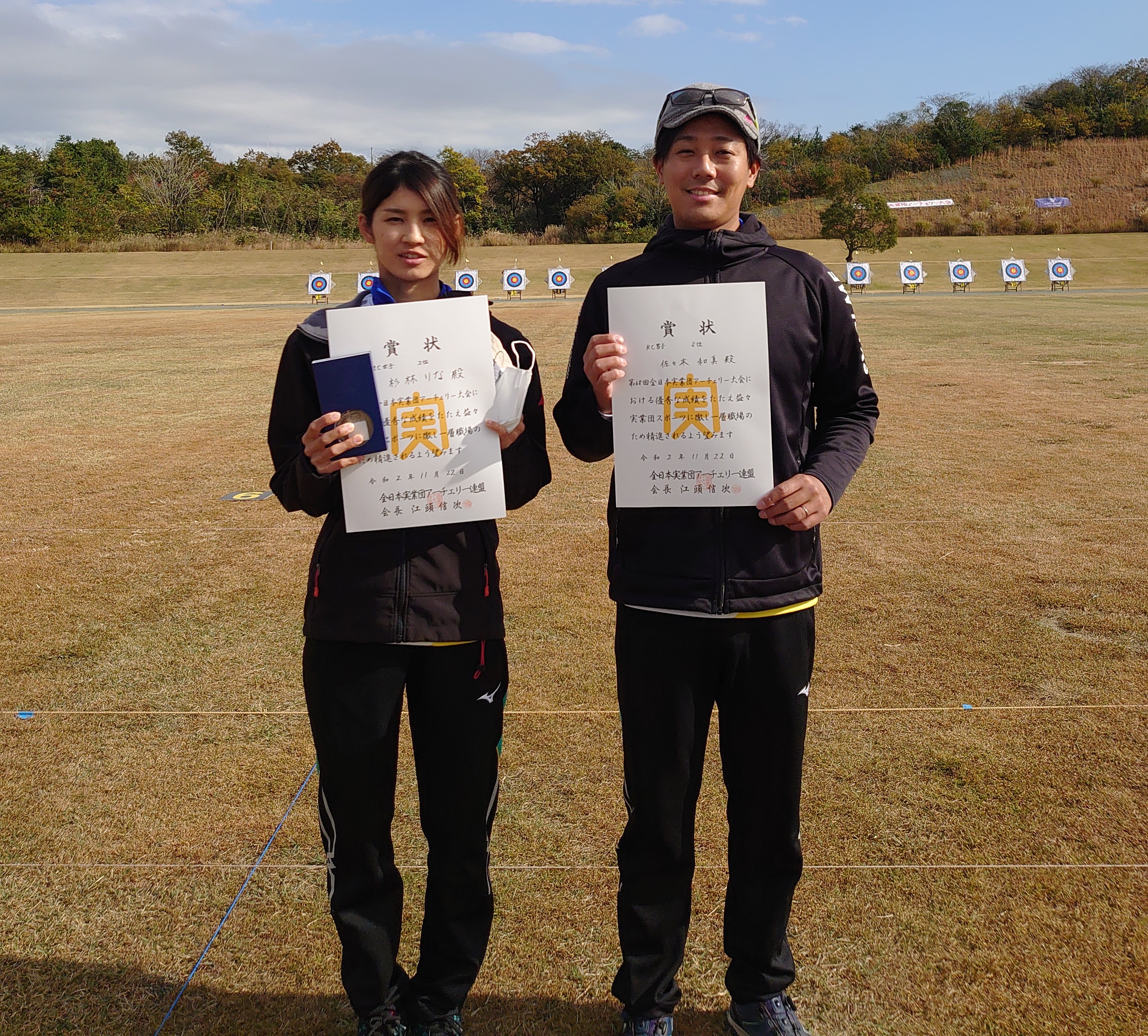 個人で入賞した杉林選手(左)と佐々木選手(右)